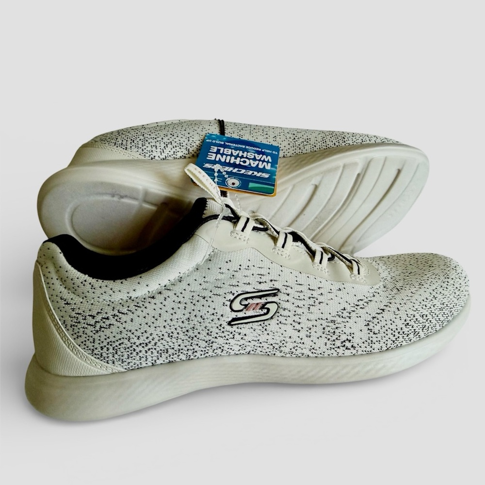 NWT! Skechers VAPOR MEMORY FOAM LITE - REVOLVE Sneaker in black/white 9 walking - Picture 4 of 6